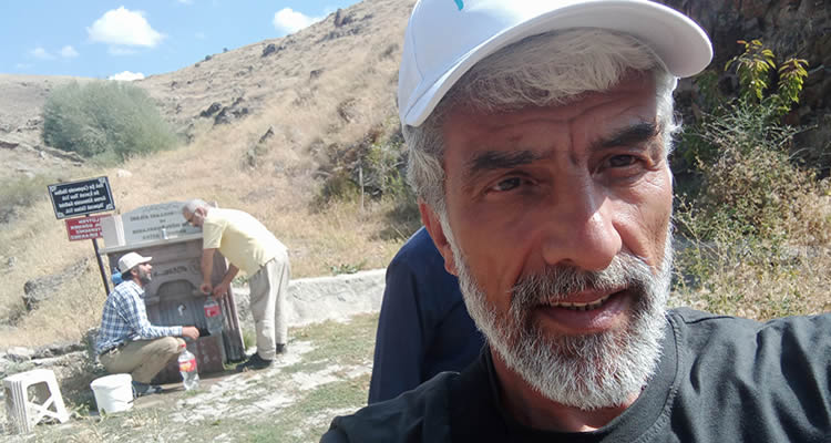 Bilmez idim dert veren derdimin dermanıdır